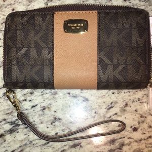 Michael Kors ACORN: JST LG COIN MLT FUNT PHN CASE